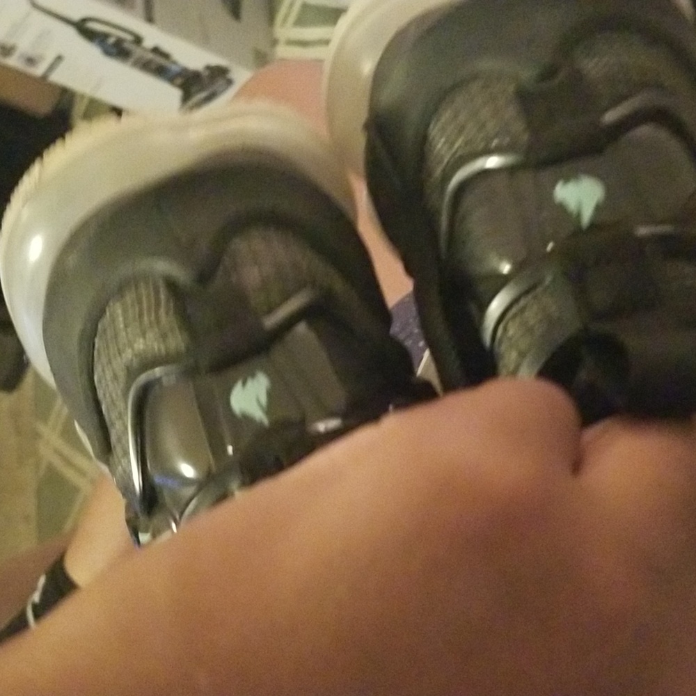 Shoes - Picture 4 of 4